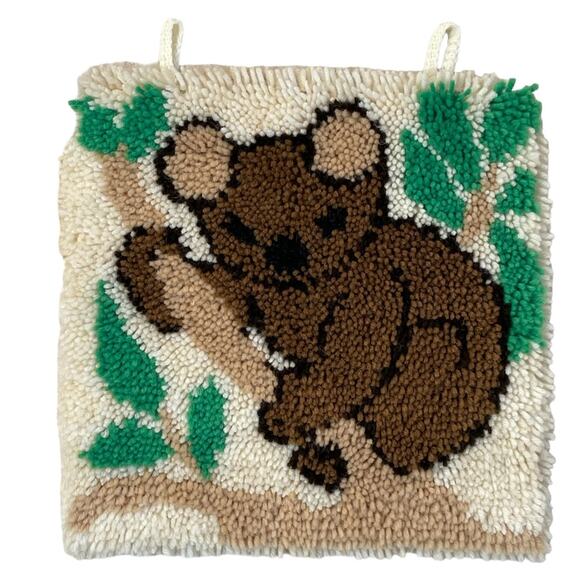 VINTAGE Latch Hook Wall Hanging Koala Bear Rug Decorative 16X15 Handmade - Picture 1 of 2
